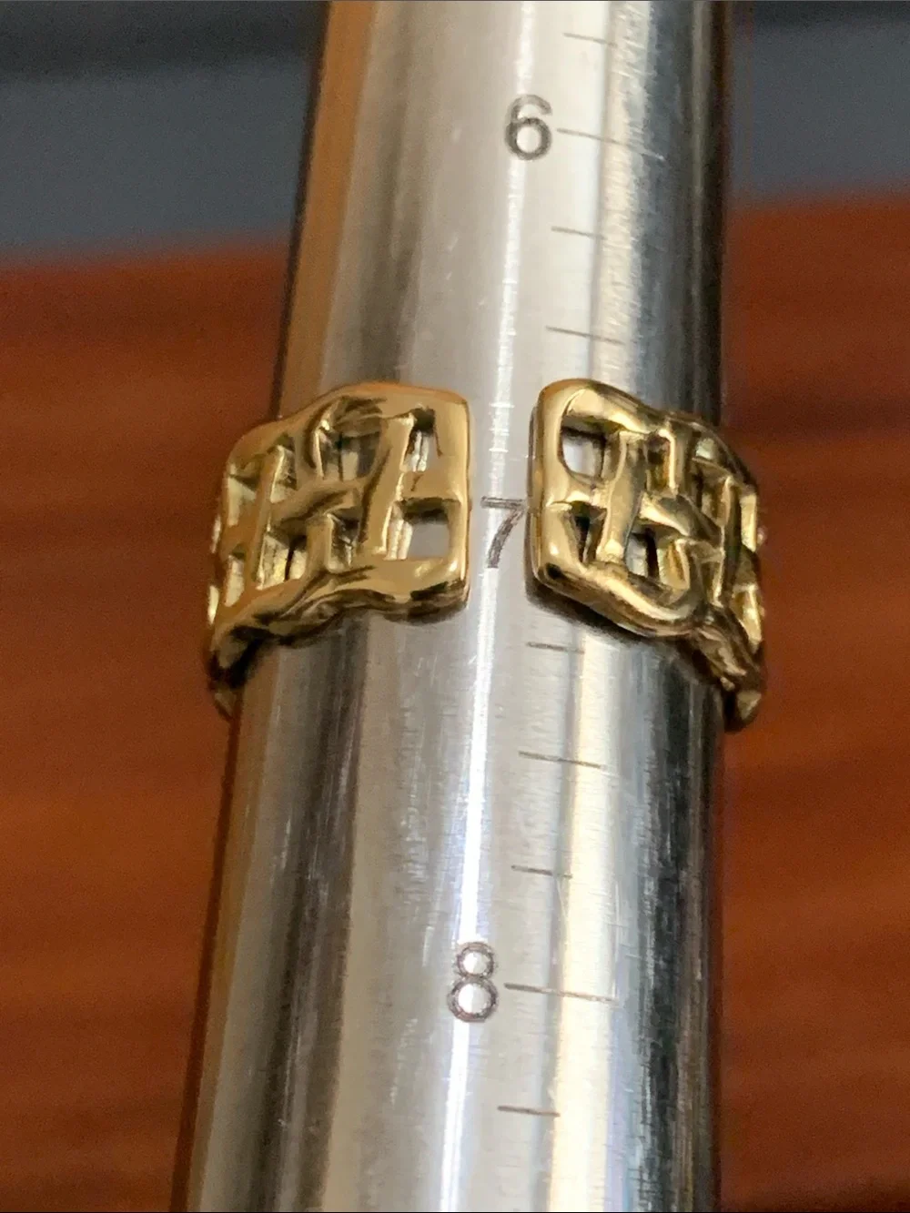 NWT gold tone cut out ring size 7